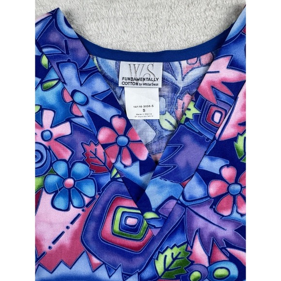 Fundamentally Cotton Women's V Neck Scrub Top Size Small Bright Floral Design - Picture 2 of 7